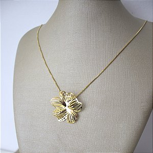 COLAR DE FLOR GRANDE VAZADA SOFISTICADA NO BANHO DE OURO 18K