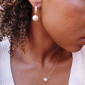 CONJUNTO COLAR E ARGOLA DE PÉROLA SEMIJOIA BANHO OURO 18K