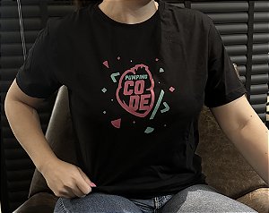 Camiseta Pumping Code - Preta coração V