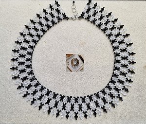 Colar Cristais Preto e Branco