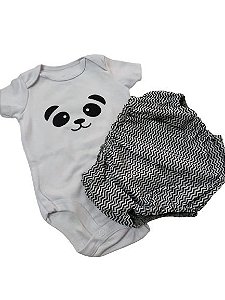 Traje body com aplique ursinho e tapa fralda cinza