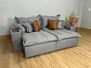 Sofá Cama Retrátil Reclinável Gabriela 2,30m – Cinza Linho/Marrom Courino