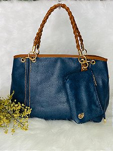 Bolsa Feminina com Alça Trançada e Necessaire Acoplada