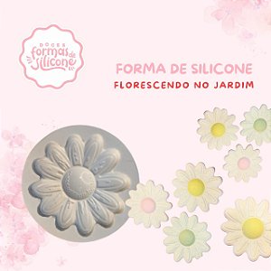 Forma de Silicone Florescendo no Jardim