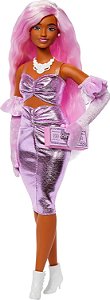 Boneca Barbie Deluxe Fashionista Cabelo Rosa e Vestido Brilhante - Mattel HYV25/HYV24