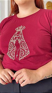 TSHIRT NO ALGODÃO PLUS SIZE NOSSA SENHORA APARECIDA PEDRARIA- MARSALA
