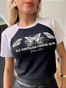 TSHIRT RAGLAN TRÊS BORBOLETAS PEDRARIA - PRETO C/ BRANCO