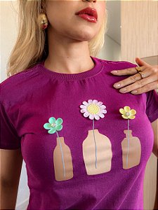 TSHIRT NO ALGODÃO GOLA NA RIBANA JARRO FLORES - ROXO UVA