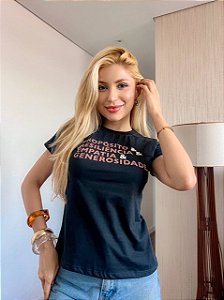 TSHIRT NO ALGODÃO GOLA NA RIBANA FRASES-PRETA