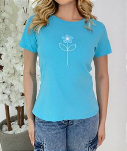 TSHIRT FEMININA FLOR BORDADA- AZUL CELESTE