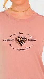 TSHIRT BORDADA ORAR, ESPERAR,CONFIR, AGRADECER - NUDE
