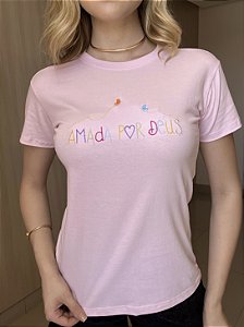 TSHIRT BORDADA AMADA POR DEUS - ROSA BEBÊ