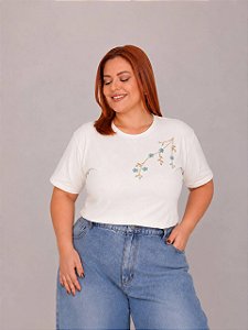 TSHIRT NO ALGODÃO PLUS SIZE BORDADO FLORES -BRANCA