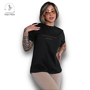 T-SHIRT ENJOY THINGS - PRETO