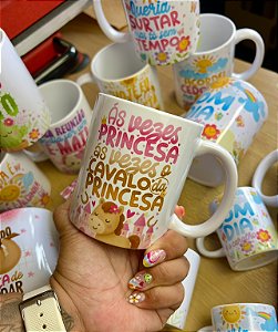 Caneca As vezes princesa , as vezes o cavalo da princesa