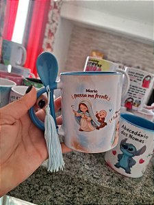 Caneca Porcelana - Maria Passa na frente