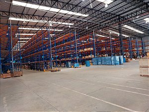 Galpão Para Aluguel 10.600m² Com Amplo Espço Para Estacionamento, Escritório, Banheiros, Vestuários, Cozinha.