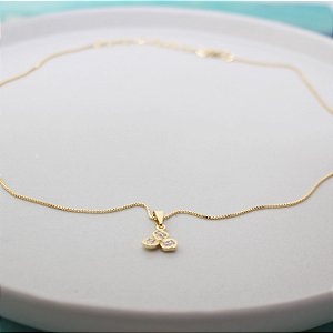 Colar com pingente flor três petalas cravejado