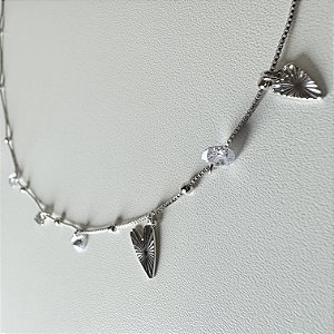 Colar Shine Coração com pingentes coração e pedras