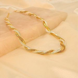 Gargantilha com Design Torcido Banhado a Prata e Ouro 18k