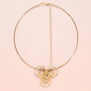Choker de Aro Liso com Flor Vazada Folheado a Ouro 18k