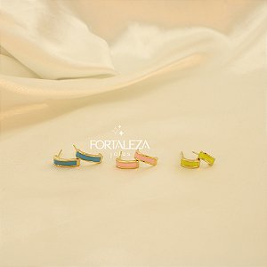 Brinco em Trio com Design Resinado Banhado a Ouro 18k