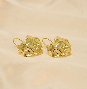 Brinco de Coração com Design Martelado Folheado a Ouro 18k