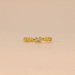 Anel Trabalhado com Detalhe em Zircônia Folheado a Ouro 18k