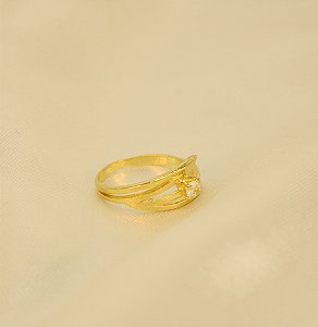 Anel com Detalhe em Zircônia Cristal Folheado a Ouro 18k