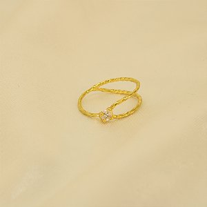 Anel com Aro Torcido e Zircônia Cristal Folheado a Ouro 18k
