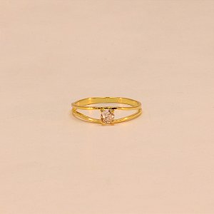 Anel com Detalhe em Zircônia Folheado a Ouro 18k