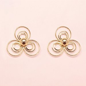 Brinco no Formato de Flor Folheado a Ouro 18k
