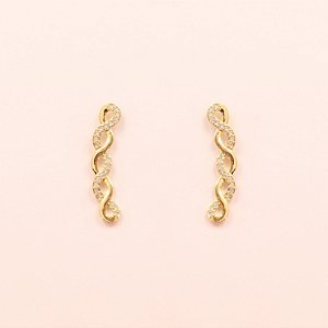 Brinco Entrelaçado com Detalhes em Zircônia Banhado a Ouro