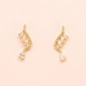 Brinco Trabalhado em Zircônia Cristal Folheado a Ouro 18k