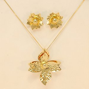 Conjunto de Flor Trabalhada e Banhado a Ouro 18k