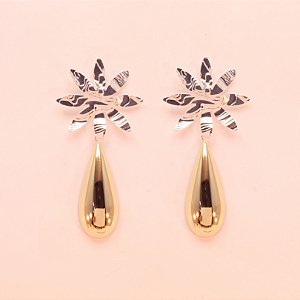 Brinco com Design de Flor e Gota Folheado a Prata e Ouro 18k