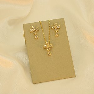 Conjunto de Cruz com Zircônias Cristal Folheado a Ouro 18k