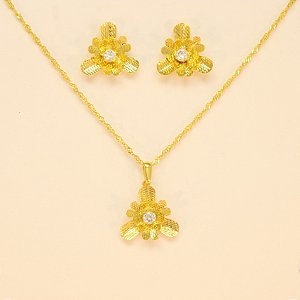 Conjunto com Design de Flor em Zircônia Folheado a Ouro 18k