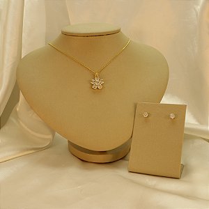 Conjunto de Flor com Zircônias Cristal Folheado a Ouro 18k