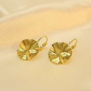 Brinco Martelado com fecho Italiano Banhado a Ouro 18k