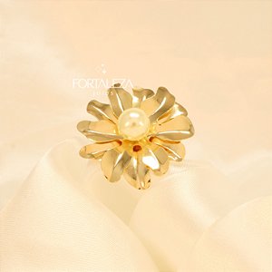 Anel com Design de Flor e Pérola Banhado a Ouro 18k