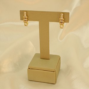 Brinco com Design em Zircônias Folheado a Ouro 18k