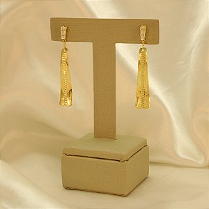 Brinco Ondulado com Relevos e Zircônia Banhado a Ouro 18k