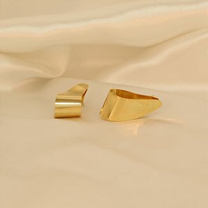 Brinco com Design Dobrado Folheado a Ouro 18k