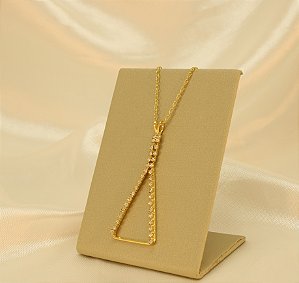Gargantilha com Pingente Cravejado e Banhado a Ouro 18k