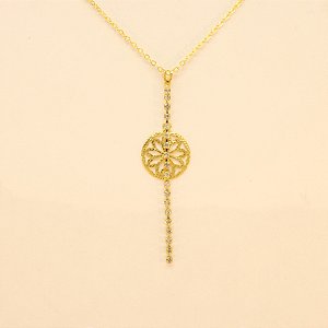 Gargantilha de Flor com Fio Cravejado Folheado a Ouro 18k