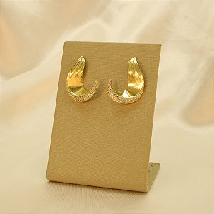 Brinco com Design de Gota Cravejado Banhado a Ouro 18k