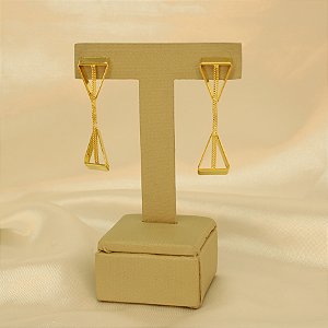 Brinco Triângulo Invertido com Fio Folheado a Ouro 18k