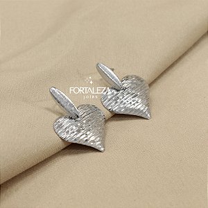 Brinco Coração Diamantado Banhado a Ouro Branco