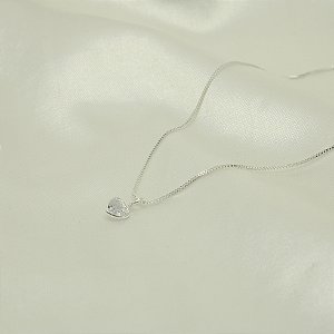 Gargantilha com Coração de Zircônia Cristal Banhado a Prata